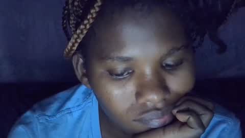 Snapshot of momsdoll chatting on January 2026 06:20:01 PM momsdoll online show from January 2026 06:20:01 PM