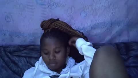 Snapshot of momsdoll chatting on January 2026 06:29:01 AM momsdoll online show from January 2026 06:29:01 AM