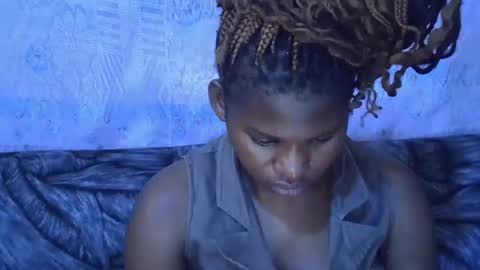 Snapshot of momsdoll chatting on January 2026 07:35:01 AM momsdoll online show from January 2026 07:35:01 AM