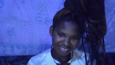 Snapshot of momsdoll chatting on January 2026 05:51:02 PM momsdoll online show from January 2026 05:51:02 PM