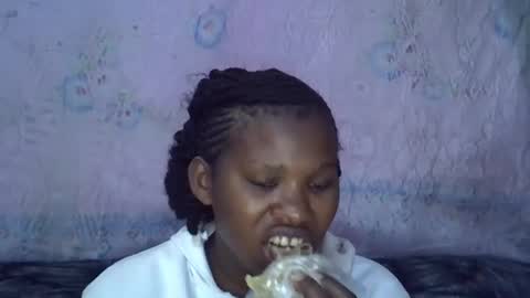 Snapshot of momsdoll chatting on February 2026 05:27:02 AM momsdoll online show from February 2026 05:27:02 AM