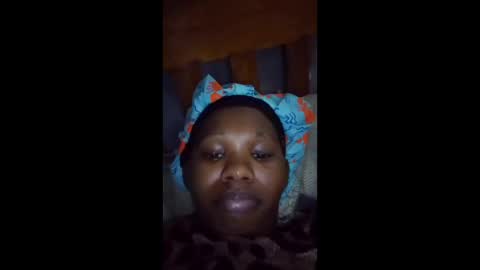 Snapshot of momsdoll chatting on April 2026 11:47:02 PM momsdoll online show from April 2026 11:47:02 PM