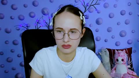 Mona  online show from May 2026 07:53:02 PM