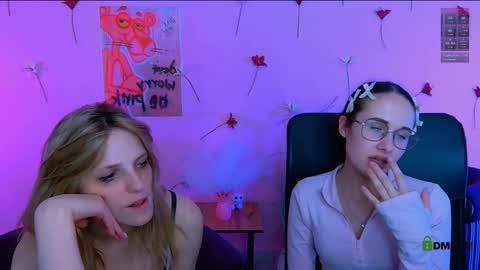 Mona  online show from May 2026 04:07:02 AM