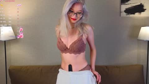 Snapshot of monahase chatting on January 2025 05:37:02 PM Mona online show from January 2025 05:37:02 PM