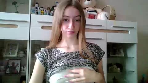 Monica online show from November 2025 11:54:01 AM