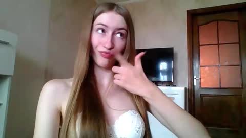 Snapshot of monica_tamayo chatting on May 2026 12:10:01 PM Monica online show from May 2026 12:10:01 PM