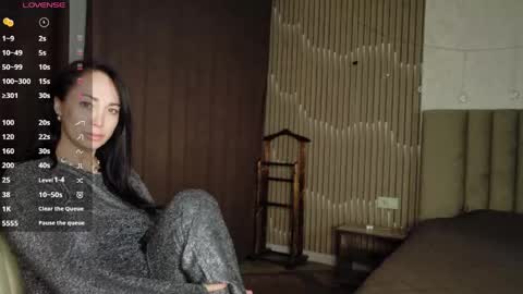 monica_weisss online show from April 2026 06:16:01 PM