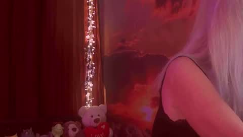 Monika    online show from November 2025 02:46:02 AM