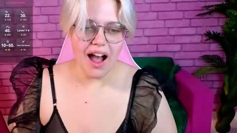 Snapshot of monikasweetie chatting on October 2025 09:21:01 AM Monica online show from October 2025 09:21:01 AM