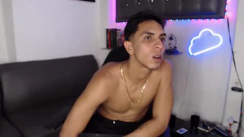 Snapshot of monkey_uchiha77 chatting on March 2025 03:45:02 PM simon dice online show from March 2025 03:45:02 PM