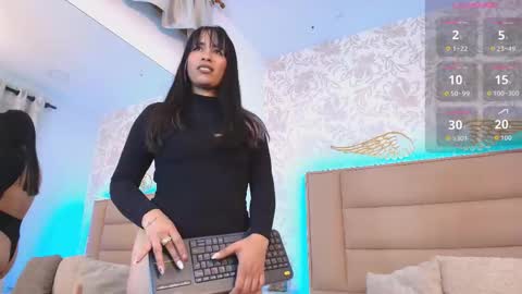 Snapshot of monserrat_towers chatting on November 2025 01:11:02 PM Adriana online show from November 2025 01:11:02 PM