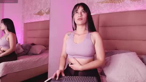 Snapshot of monserrat_towers chatting on February 2026 01:40:01 PM Adriana online show from February 2026 01:40:01 PM