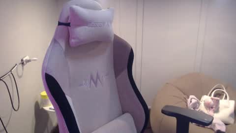 ELYSE A SIMPLE GIRL online show from February 2025 12:28:01 PM