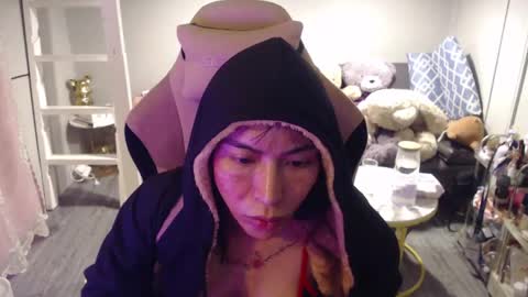 Snapshot of monstercockselfsuck chatting on April 2026 04:44:01 PM ELYSE A SIMPLE GIRL online show from April 2026 04:44:01 PM
