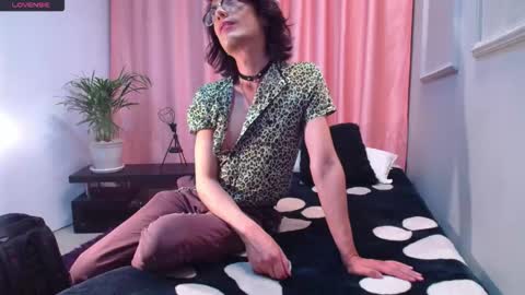 Snapshot of monsterhole91 chatting on December 2025 12:51:01 AM Linda Darling online show from December 2025 12:51:01 AM