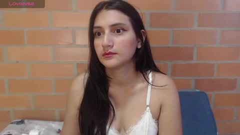 Snapshot of montserrat_jay chatting on April 2026 03:05:02 PM Luisa online show from April 2026 03:05:02 PM