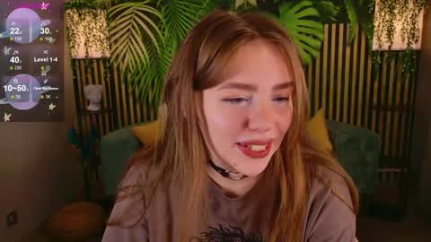 Snapshot of moon__bunny chatting on September 2025 03:25:01 PM Moon Bunny online show from September 2025 03:25:01 PM