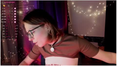 Snapshot of moon__girl chatting on December 2024 11:03:01 PM Roxy online show from December 2024 11:03:01 PM