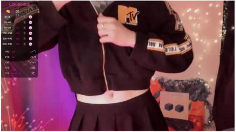 Snapshot of moon__girl chatting on December 2024 08:21:02 PM Roxy online show from December 2024 08:21:02 PM