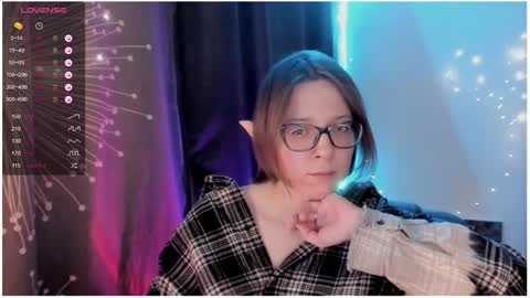 Snapshot of moon__girl chatting on January 2025 08:56:01 PM Roxy online show from January 2025 08:56:01 PM