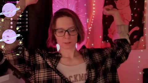 Snapshot of moon__girl chatting on November 2025 08:03:01 PM Roxy online show from November 2025 08:03:01 PM