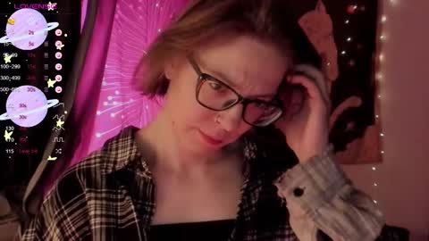 Snapshot of moon__girl chatting on November 2025 07:13:02 PM Roxy online show from November 2025 07:13:02 PM