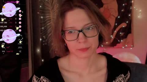 Snapshot of moon__girl chatting on December 2025 07:44:01 PM Roxy online show from December 2025 07:44:01 PM