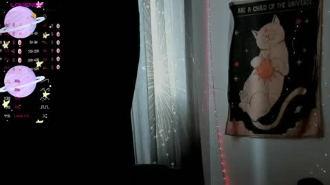 Snapshot of moon__girl chatting on May 2026 11:05:01 AM Roxy online show from May 2026 11:05:01 AM