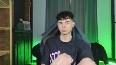 Snapshot of moon_gloww chatting on February 2026 05:08:02 AM moon_gloww online show from February 2026 05:08:02 AM