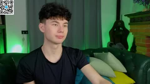 moon_gloww online show from March 2026 08:00:01 PM