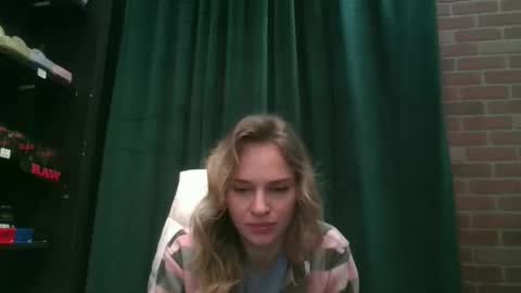 Snapshot of moon_light_girl chatting on February 2025 05:04:02 PM moon_light_girl online show from February 2025 05:04:02 PM
