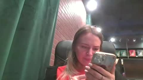 Snapshot of moon_light_girl chatting on March 2025 06:12:01 PM moon_light_girl online show from March 2025 06:12:01 PM