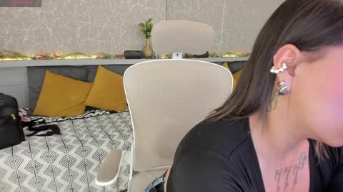 Sarah online show from April 2026 11:29:01 PM
