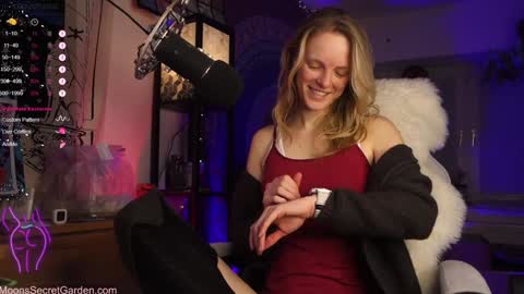 Snapshot of moon_nymph chatting on December 2024 07:21:02 PM Moon Nymph online show from December 2024 07:21:02 PM