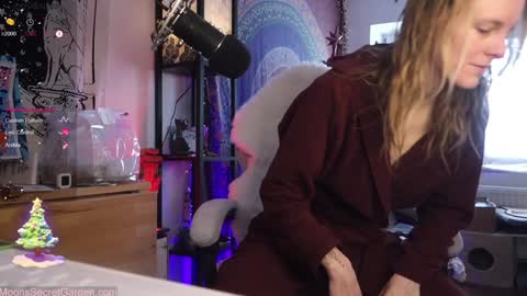 Snapshot of moon_nymph chatting on December 2024 09:56:02 AM Moon Nymph online show from December 2024 09:56:02 AM