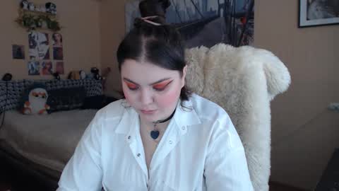 Keira online show from April 2026 10:49:02 AM