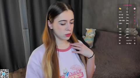 Snapshot of mooncutie_girl chatting on November 2025 03:15:02 PM Sophia online show from November 2025 03:15:02 PM