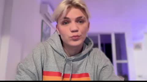 moonflamek online show from February 2026 06:31:01 PM