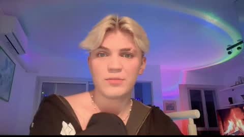 moonflamek online show from February 2026 07:12:01 PM