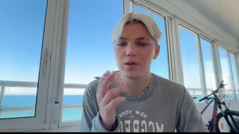 moonflamek online show from February 2026 12:14:01 PM