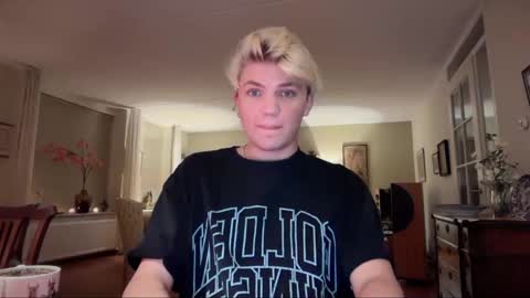 moonflamek online show from March 2026 12:26:01 AM