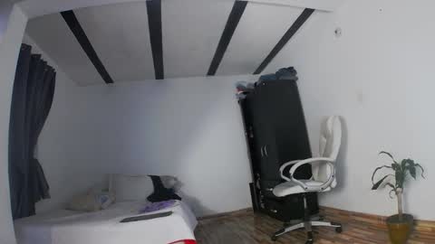 Snapshot of moonie_baddie31 chatting on February 2026 04:05:02 PM moonie_baddie31 online show from February 2026 04:05:02 PM