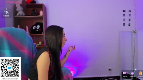 Snapshot of moonlady_ chatting on December 2024 09:11:01 PM MOON online show from December 2024 09:11:01 PM