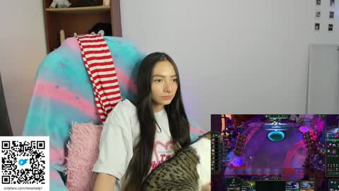 Snapshot of moonlady_ chatting on December 2024 11:34:02 PM MOON online show from December 2024 11:34:02 PM