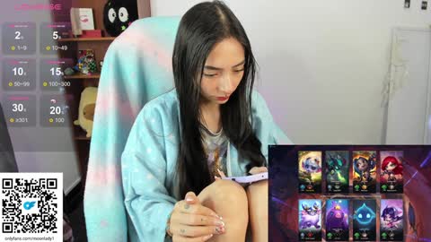 Snapshot of moonlady_ chatting on January 2025 12:25:02 AM MOON online show from January 2025 12:25:02 AM