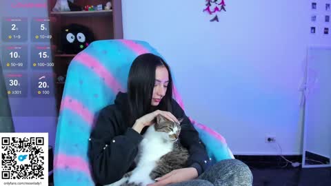 Snapshot of moonlady_ chatting on January 2025 05:00:02 AM MOON online show from January 2025 05:00:02 AM