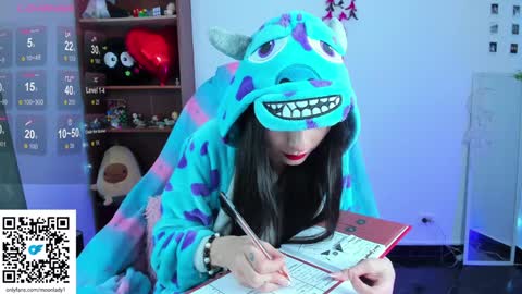 Snapshot of moonlady_ chatting on January 2025 02:40:02 AM MOON online show from January 2025 02:40:02 AM