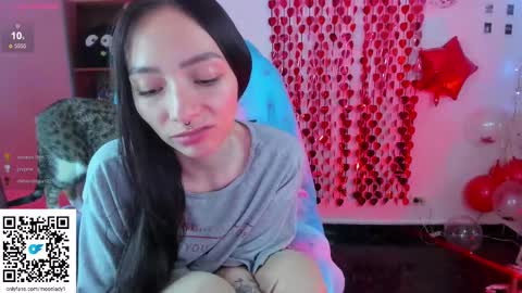 Snapshot of moonlady_ chatting on February 2025 05:43:02 AM MOON online show from February 2025 05:43:02 AM