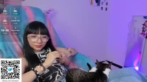 Snapshot of moonlady_ chatting on October 2025 01:13:01 AM MOON online show from October 2025 01:13:01 AM